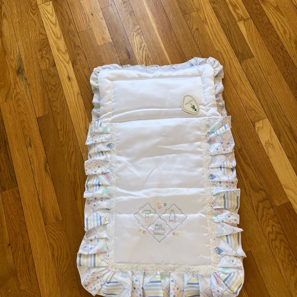 White Baby Blanket bunting with Ruffle Edges vtg new